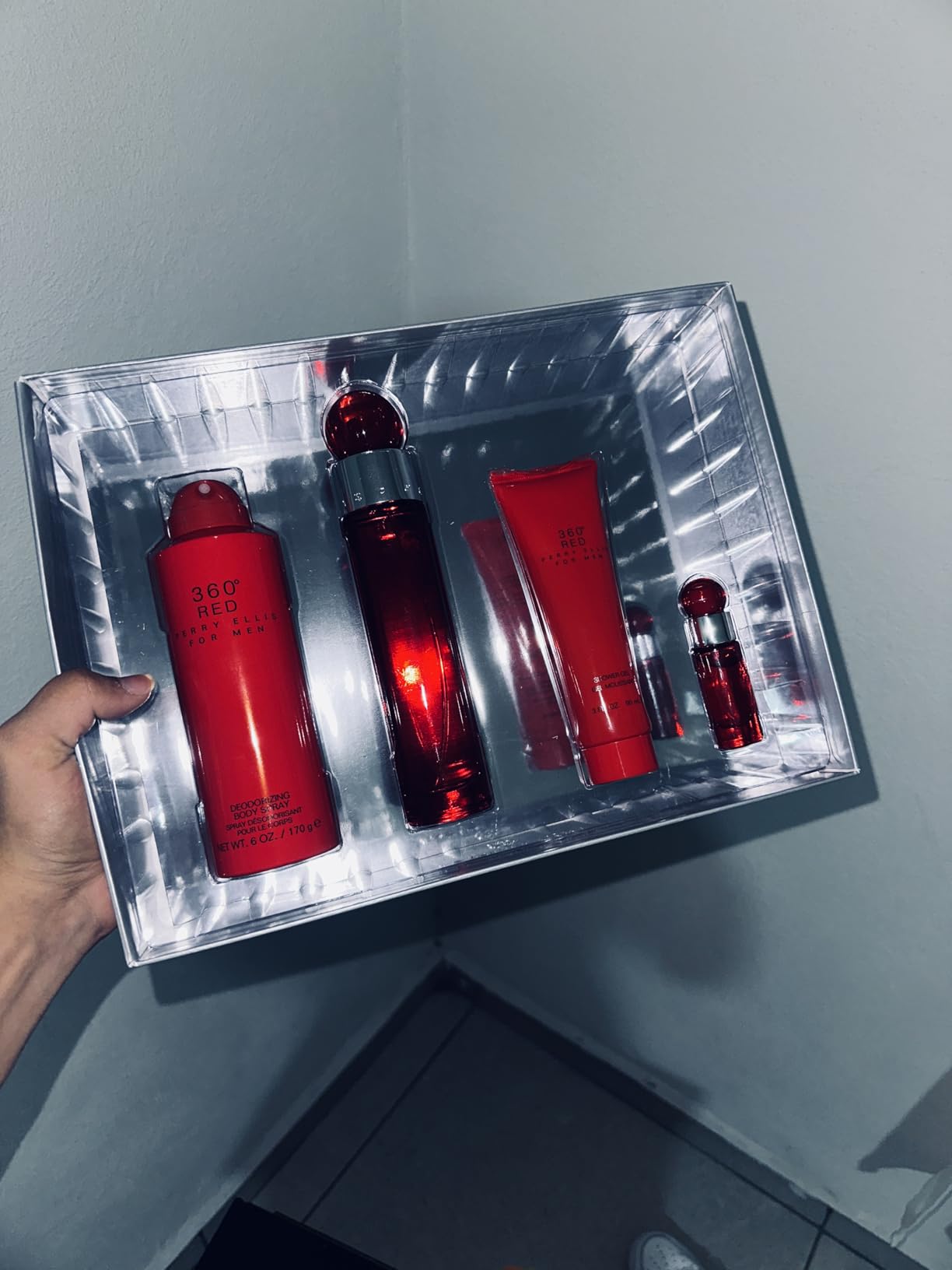 Perry Ellis 360 Red 3.4oz EDT Spray, 6 oz Body Spray, 3 oz Shower Gel, 7.5ml EDT Spray para hombre